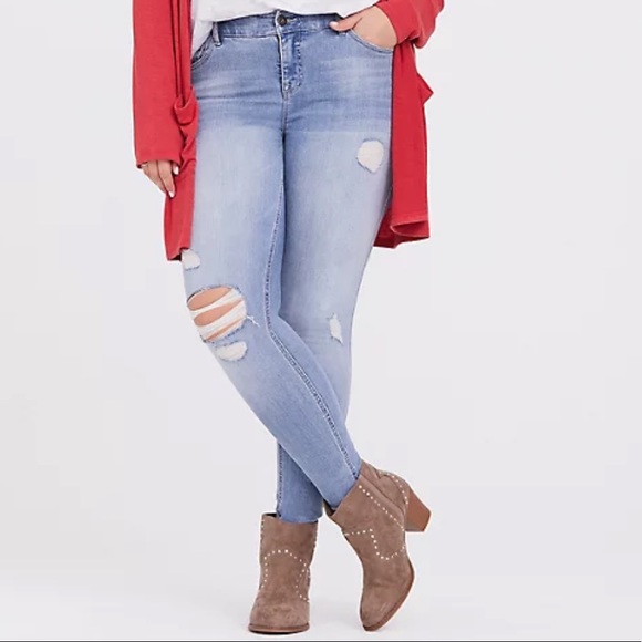Torrid Distressed Light Bombshell Skinny Jean - Picture 1 of 12